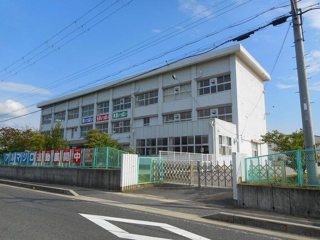 小学校　野洲市立ぎおう小学校（小学校）まで1930m