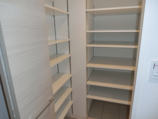 玄関　※別のお部屋の写真です。現況を優先させて頂きます。