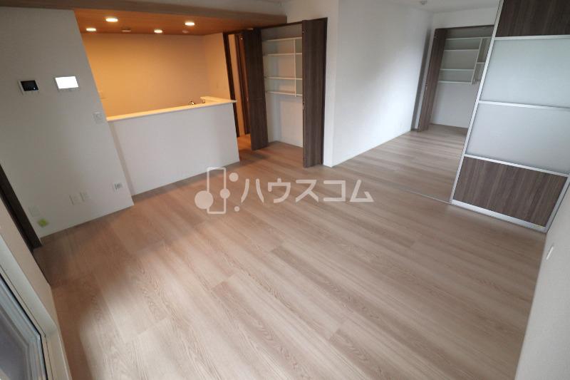 京阪本線 枚方公園駅 徒歩14分 3階建 築3年の居間写真