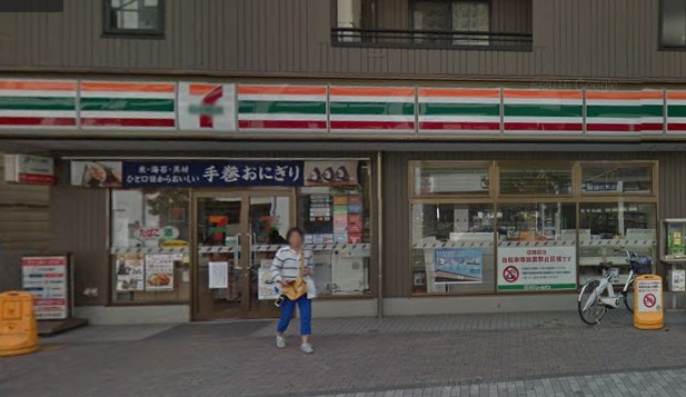 コンビニ　セブンイレブン 横浜上大岡西1丁目店（コンビニ）まで323m