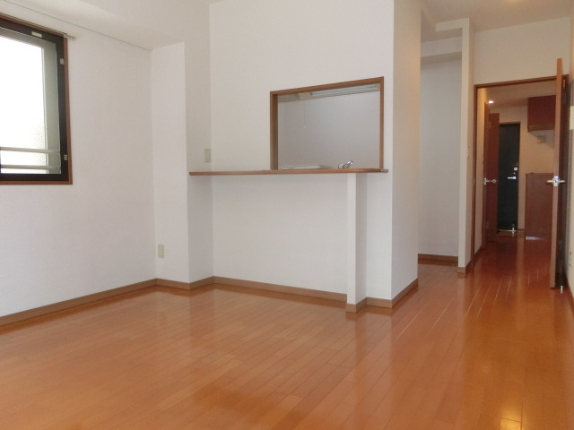 居室・リビング　角部屋は二面採光でリビングが明るくなります。