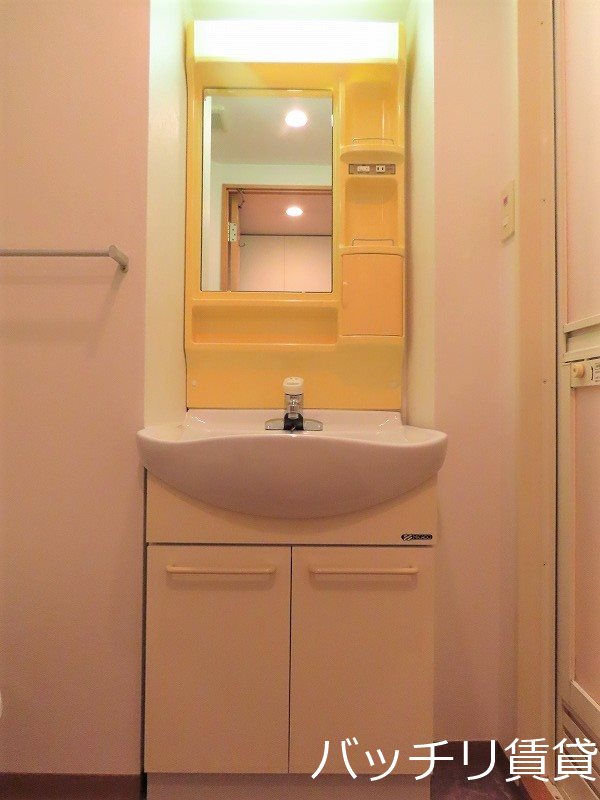 洗面設備　※同マンション別部屋写真の為、現状優先。
