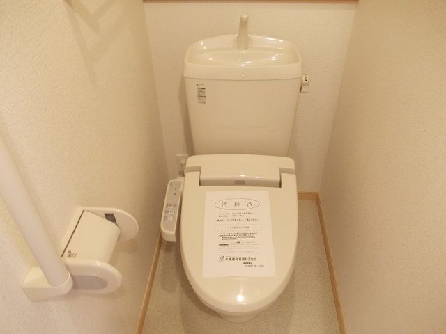ＪＲ信越本線 北長岡駅 徒歩17分 2階建 築17年のトイレ写真