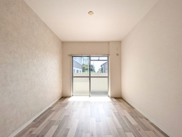プレシール青葉台の居間写真
