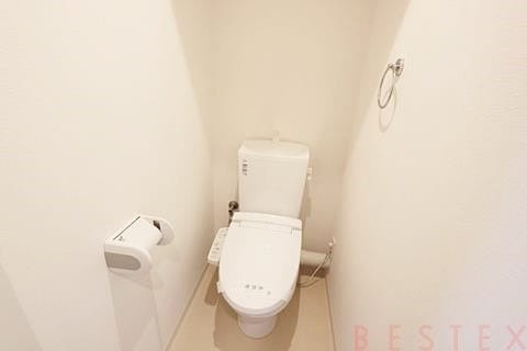 トイレ　※同建物内・別タイプの参考写真です。