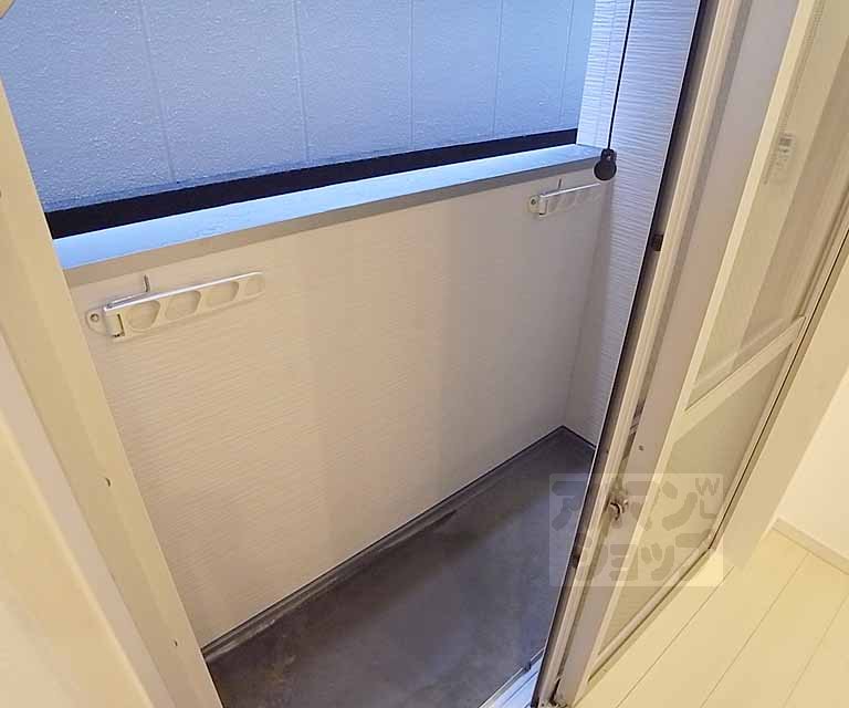 バルコニー　南向きですが、正直日当りは・・・。
