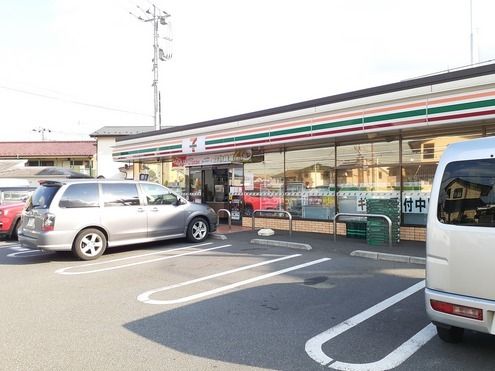 コンビニ　セブンイレブン（コンビニ）まで500m