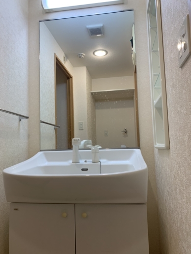 洗面設備　別部屋の写真です。現況優先となります。