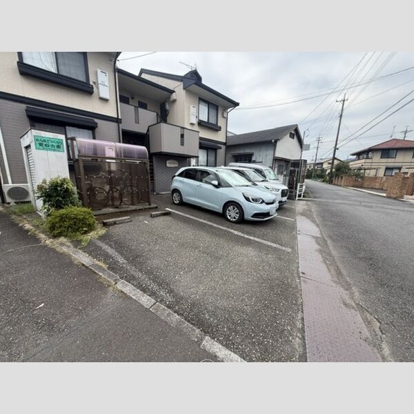 駐車場　駐車場があるので、車を買う予定の方も安心です