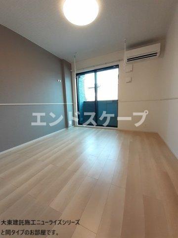 ＪＲ八高線 北藤岡駅 徒歩24分 2階建 新築の居間写真
