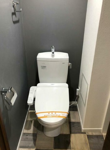 ＪＲ山手線 上野駅 徒歩15分 5階建 築8年のトイレ写真