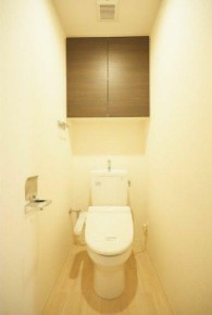 都営大江戸線 西新宿五丁目駅 徒歩10分 5階建 築13年のトイレ写真
