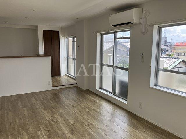 居室・リビング　同物件別部屋です。