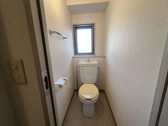 トイレ　落ち着いた色調のトイレです♪