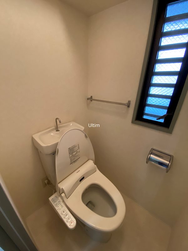 トイレ　別部屋のお写真です。ご参考までに！