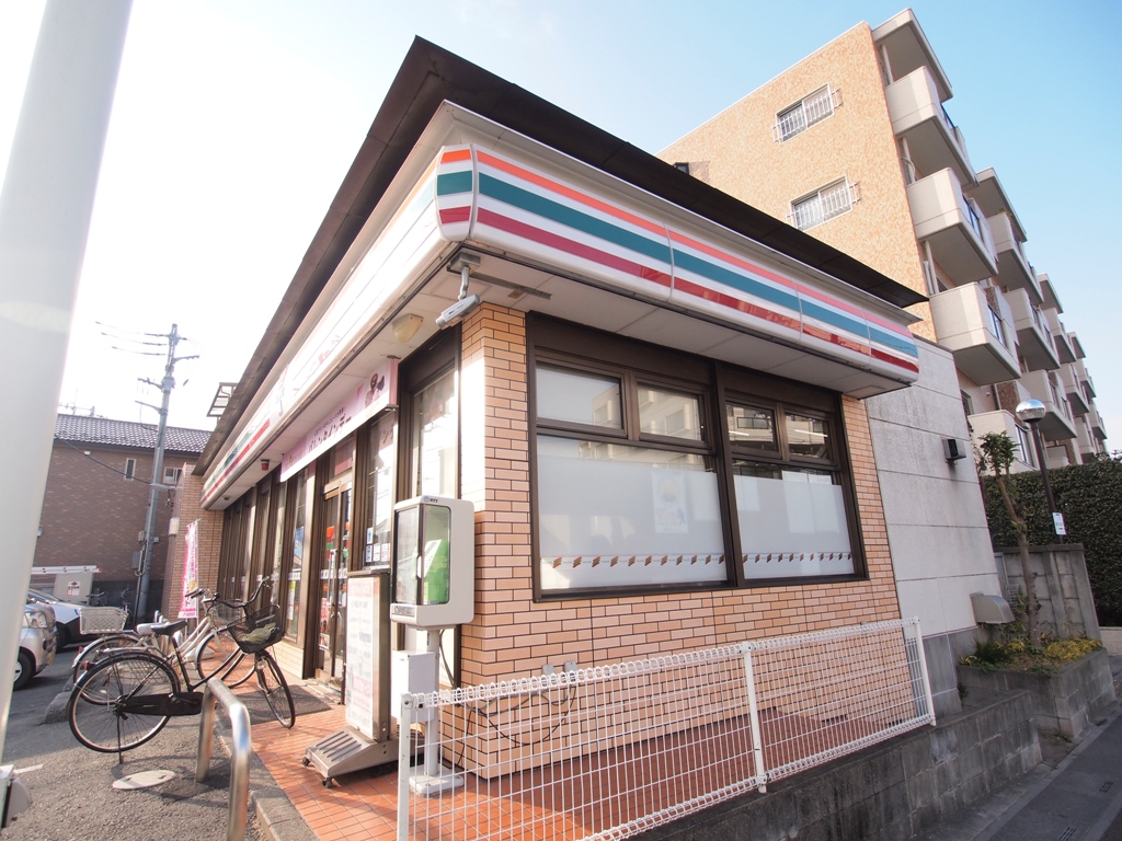 コンビニ　セブンイレブン東大宮4丁目店（コンビニ）まで158m