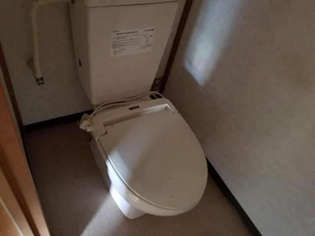 【諏訪市高島のアパートのトイレ】