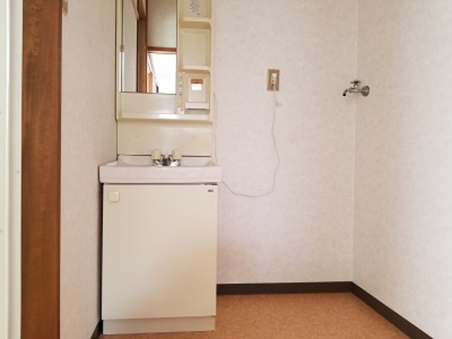 【諏訪市高島のアパートの洗面設備】