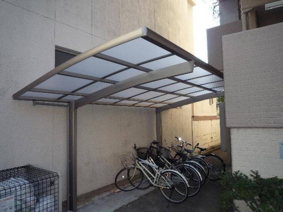 【松山市中一万町のマンションの駐車場】