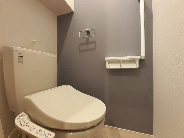 【富山市長附のアパートのトイレ】