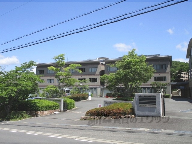 【南丹市園部町小山西町のアパートの大学・短大】