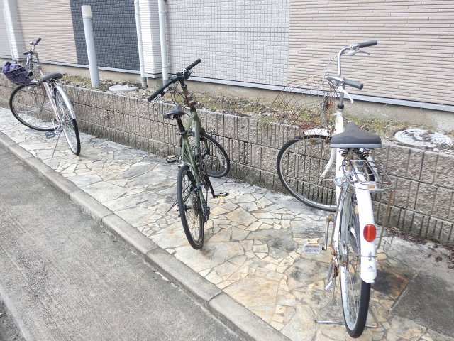 【ネオメゾナ津賀田の駐車場】