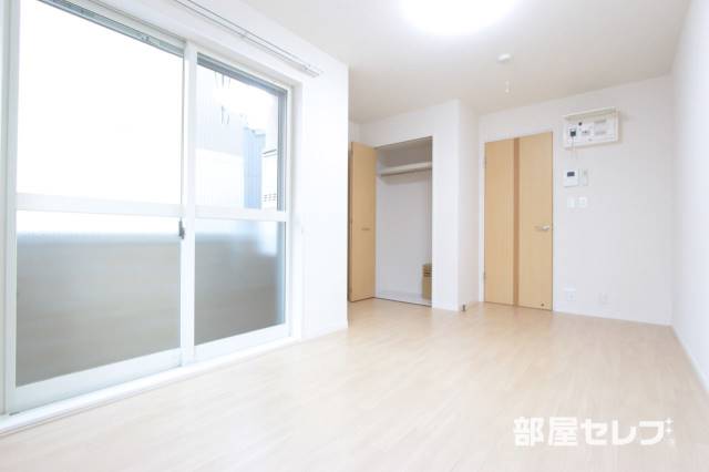居室・リビング　広く使えるお部屋です。