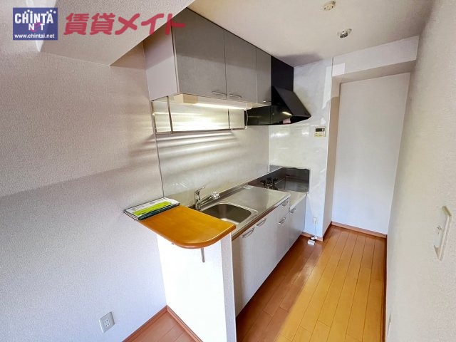 【伊勢市御薗町上條のマンションのキッチン】