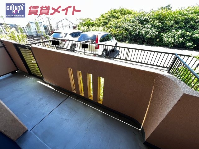 【伊勢市御薗町上條のマンションのバルコニー】