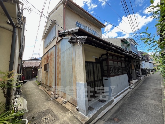 西九条藤ノ木町貸家の建物外観