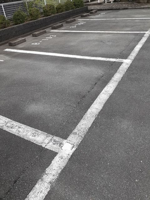 【伊勢市黒瀬町のアパートの駐車場】