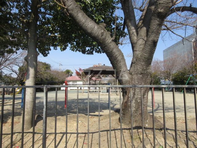 【豊橋市川崎町のアパートの公園】