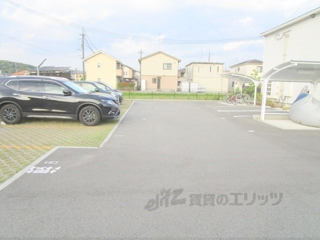 【ＣＡＳＡ三輪２の駐車場】