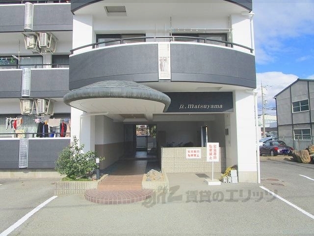 【亀岡市大井町小金岐のマンションのエントランス】