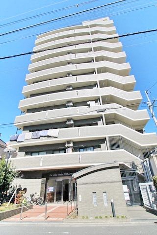 【平塚市老松町のマンションの建物外観】