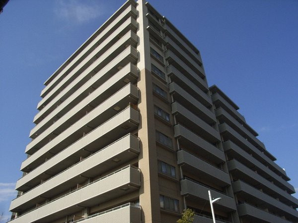 昭島市東町のマンションの建物外観