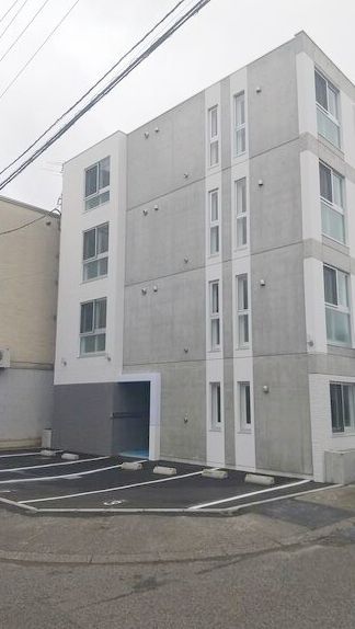 札幌市豊平区平岸四条のマンションの建物外観