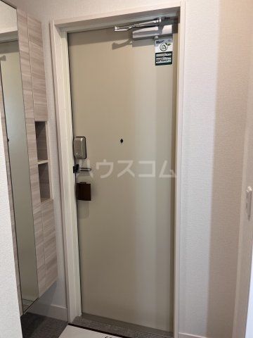 【甲府市屋形のアパートの玄関】