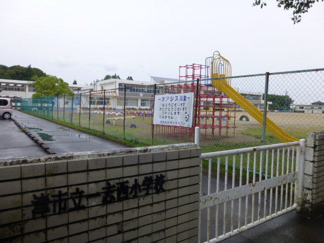 【パラディーゾＡ・Ｂの小学校】