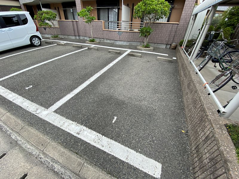 【姫路市大塩町のアパートの駐車場】