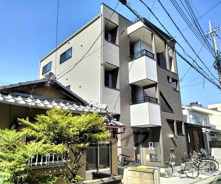 【ジミーズメゾン円町の建物外観】