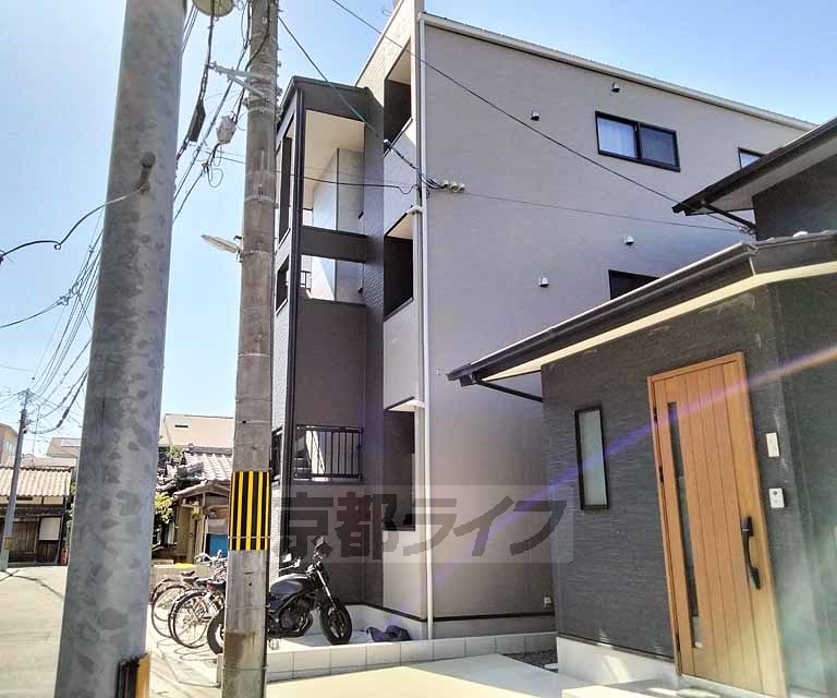 【ジミーズメゾン円町の建物外観】