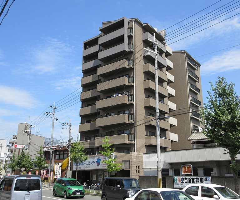 【京都市山科区椥辻東潰のマンションの建物外観】