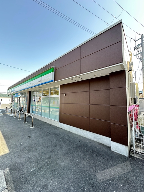 コンビニ　ファミリーマート堺草部店（コンビニ）まで643m