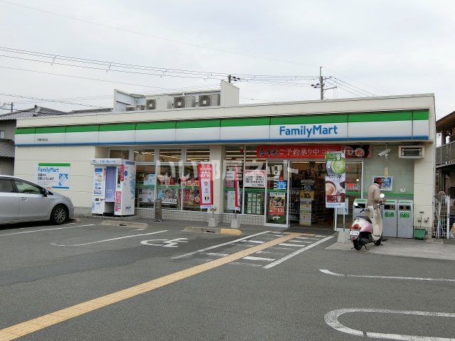 コンビニ　ファミリーマート西谷店（コンビニ）まで731m
