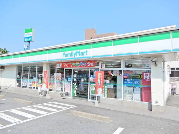 コンビニ　ファミリーマート小倉東インター前店（コンビニ）まで121m