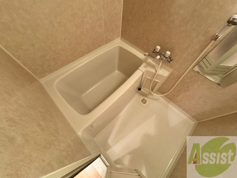 バス・シャワールーム　お風呂になります。一日の疲れを癒してくださいね。