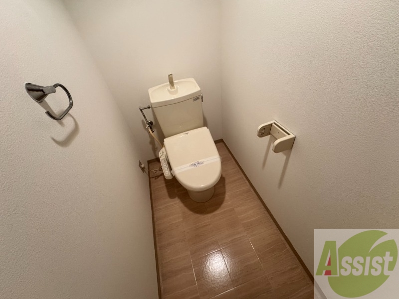 トイレ　こちらはトイレです。清潔感があり、安心して使用できます。