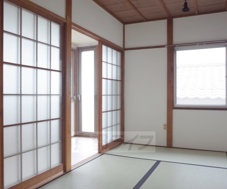 上賀茂狭間町貸家の居間写真