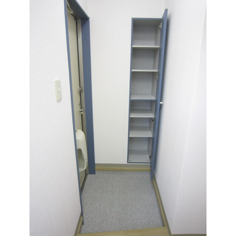 玄関　同仕様・同タイプ別号室の写真です